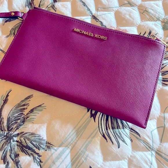 Michael Kors Wristlet - Picture 2 of 7